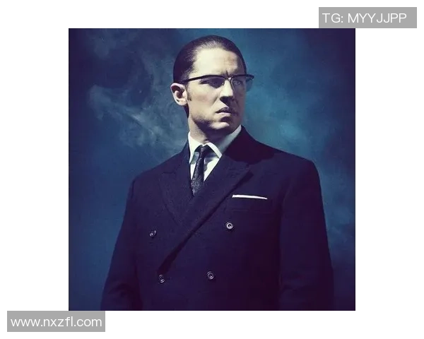 足球明星化身西装暴徒的独特头像设计引发热议与讨论