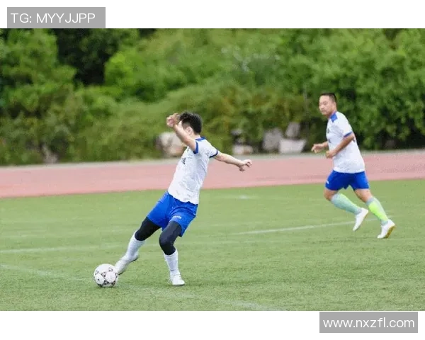 咸宁足球群热情互动共同探讨足球技巧与赛事动态的交流平台