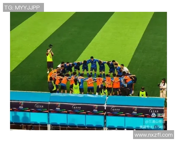 大宝在绿茵场上挥洒汗水与激情踢足球的快乐时光 大宝在绿茵场上挥洒汗水与激情踢足球的快乐时光